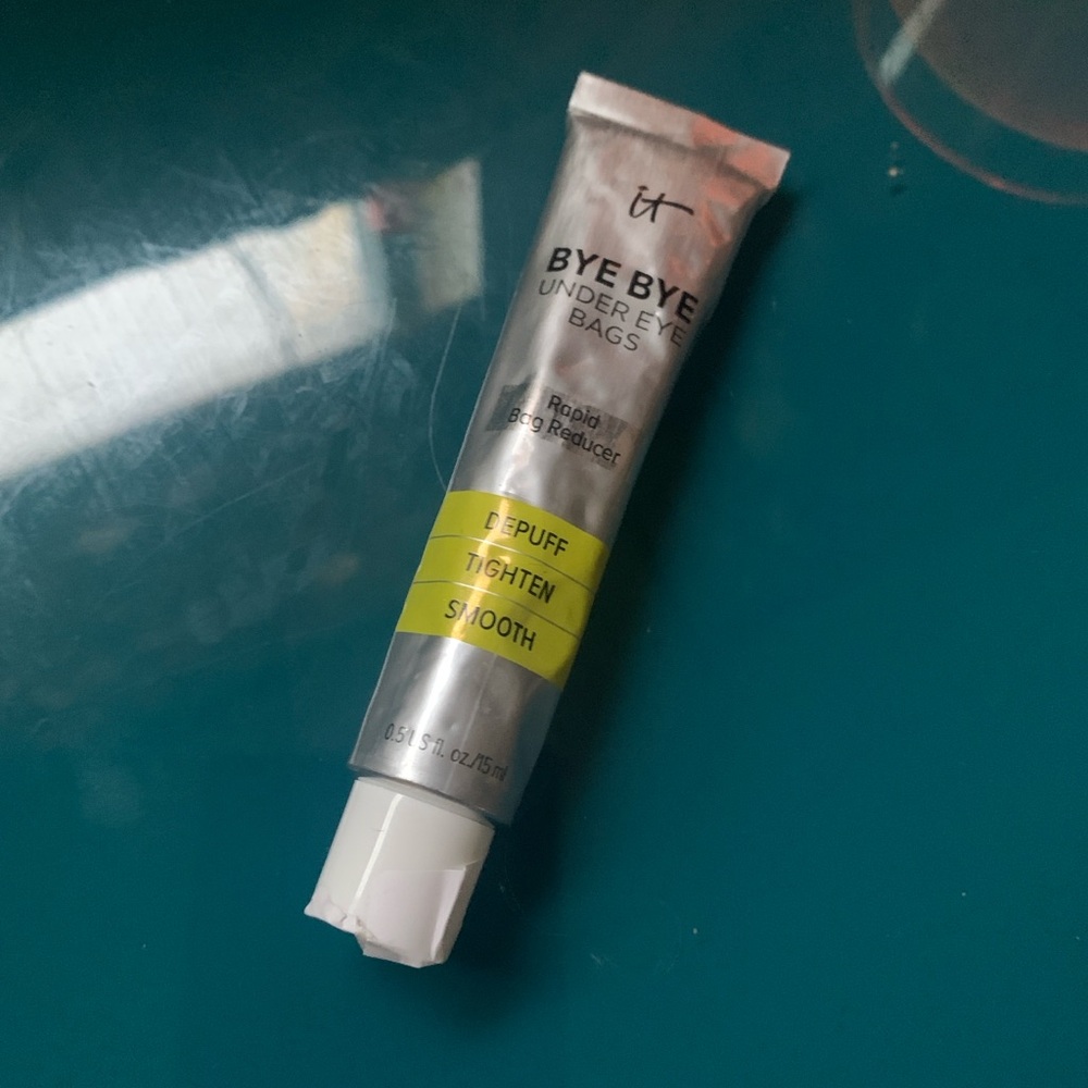 it cosmetics Bye Bye Under Eye Bags Eye Repair - Silver with Yellow Accent